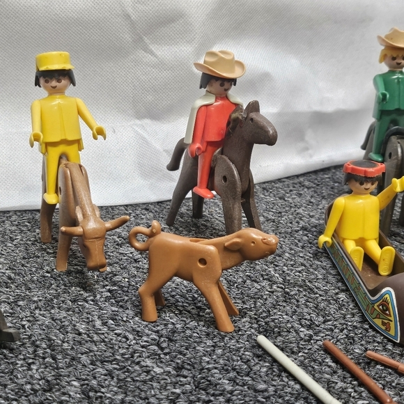 Vintage Cowboys & Indians Playmobil Figurines 27 Pieces + - Picture 4 of 9